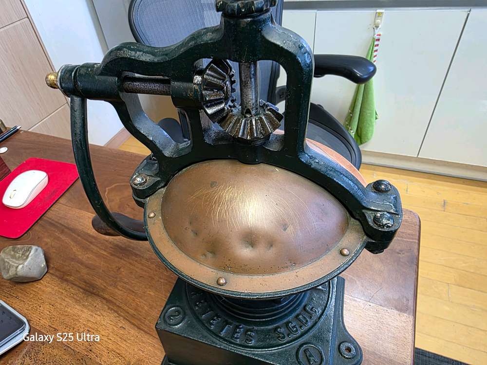 엔틱 프랑스 푸조 커피 그라인더 이미지