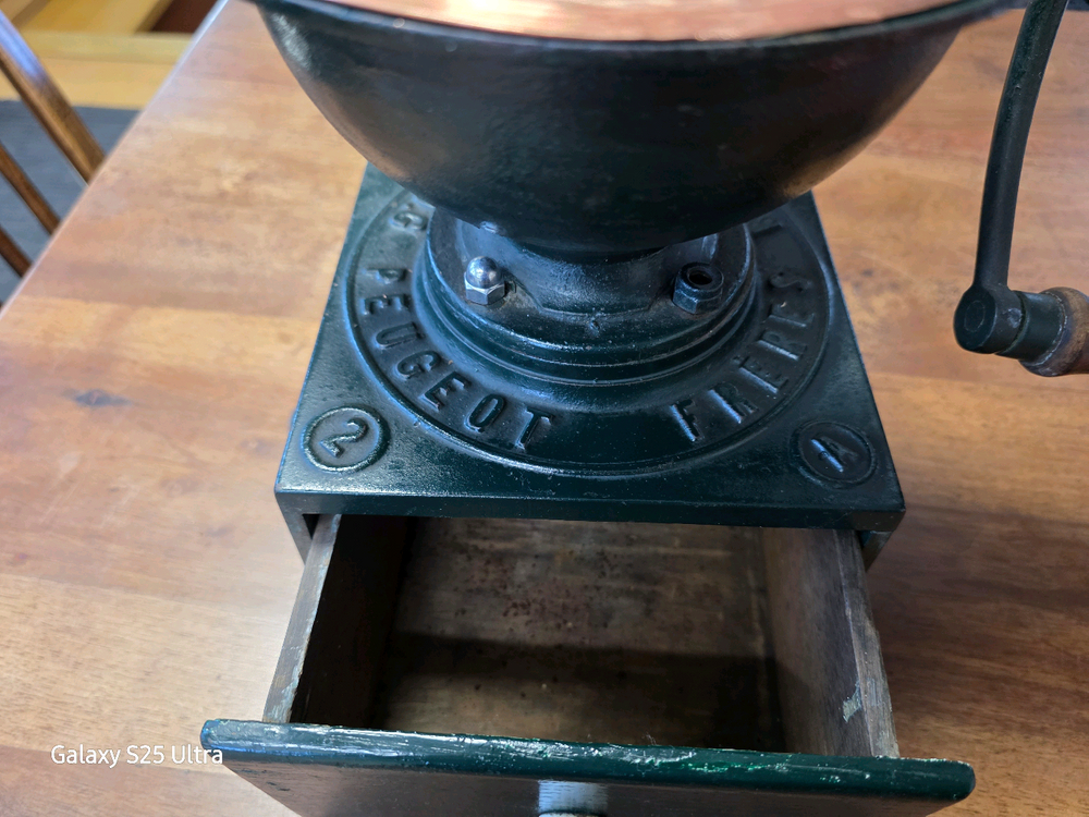 엔틱 프랑스 푸조 커피 그라인더 이미지