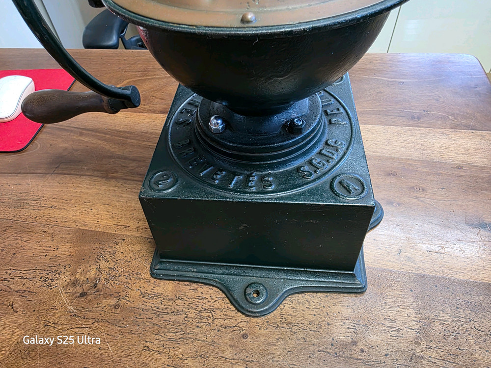 엔틱 프랑스 푸조 커피 그라인더 이미지