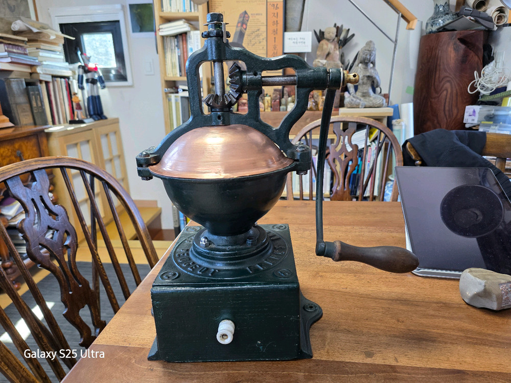 엔틱 프랑스 푸조 커피 그라인더 이미지