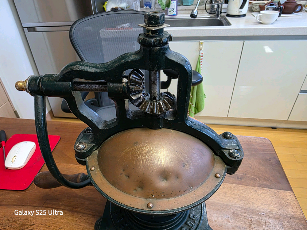 엔틱 프랑스 푸조 커피 그라인더 이미지