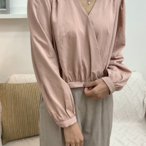 피팅상품 도매가이하) 멜라운지 셔링 랩 블라우스 핑크 이미지