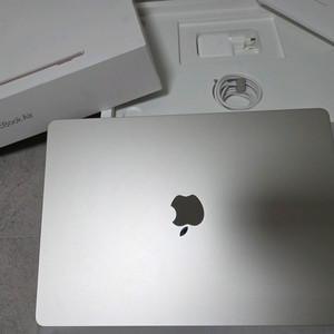 m4 맥북에어 15인치 스타라이트 256 거의 새것(사이클 4) 이미지