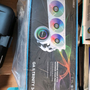 리안리 GA II TRINITY 360 화이트 수냉 쿨러 이미지