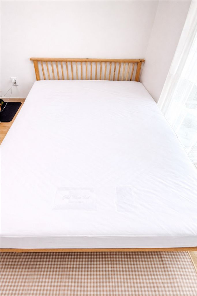 원목 침대프레임 매트리스 세트 이미지