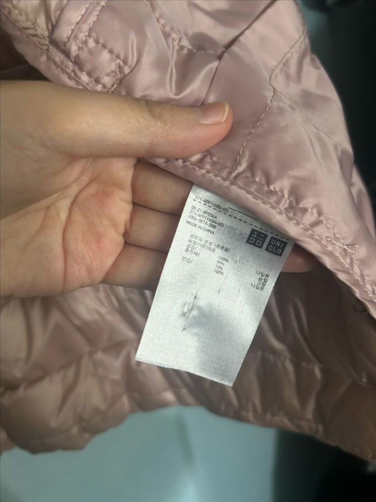 유니클로 핑크 경량 패딩 이미지