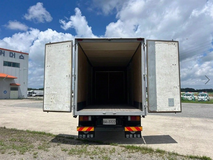 메가트럭 4.5톤익스탑차 이미지