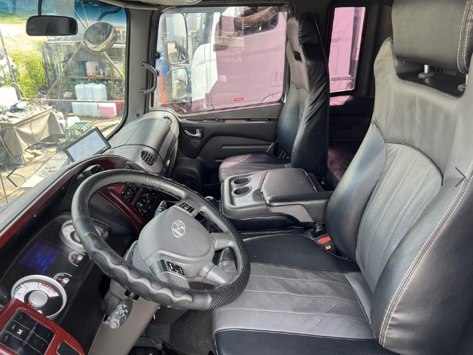 메가트럭 4.5톤익스탑차 이미지