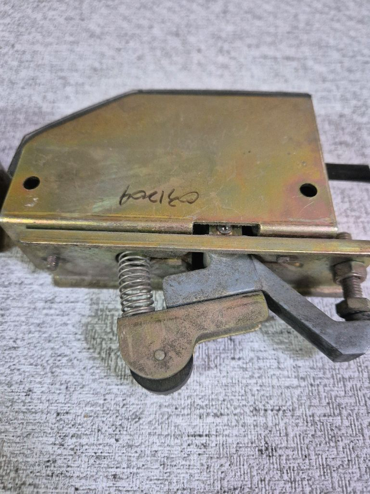 엘리베이터 도어 인터록 스위치 2개 세트 카락장치 기계식 인터락 산업용 부품 이미지