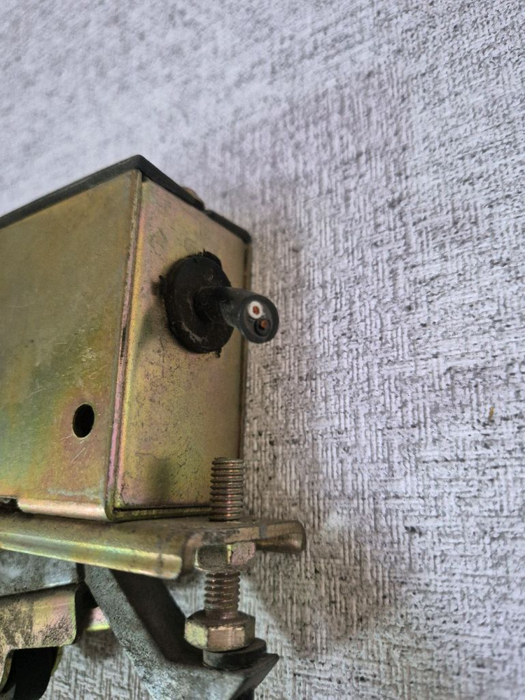 엘리베이터 도어 인터록 스위치 2개 세트 카락장치 기계식 인터락 산업용 부품 이미지