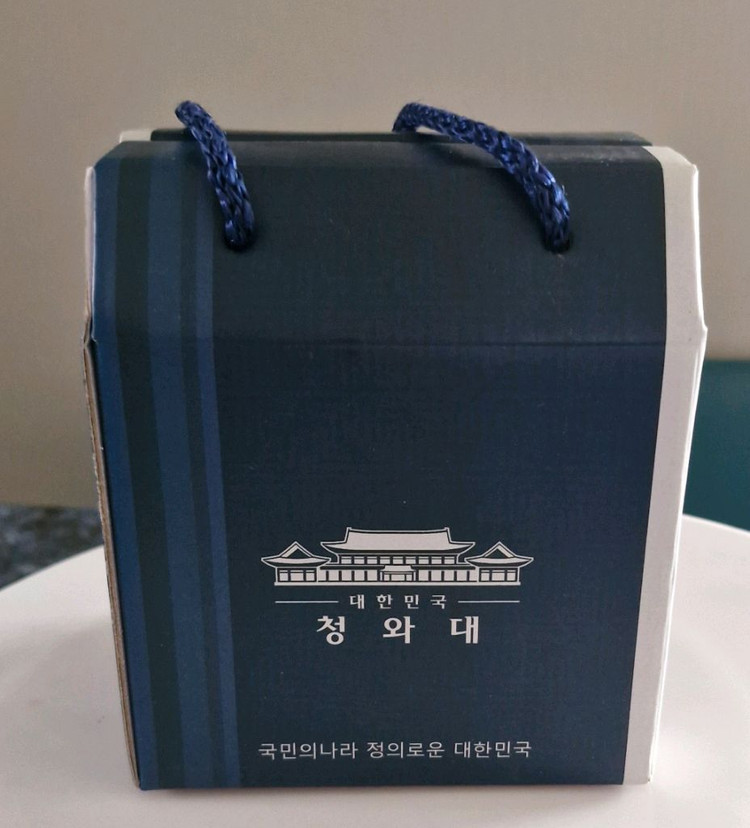 문재인대통령 사람이먼저다 머그컵 청와대 목걸이형 교통카드 신용카드 지갑 미사용 수집품 선물용 이미지