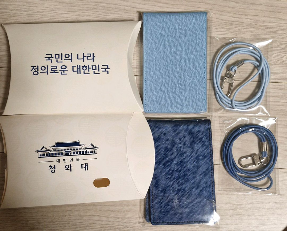 문재인대통령 사람이먼저다 머그컵 청와대 목걸이형 교통카드 신용카드 지갑 미사용 수집품 선물용 이미지