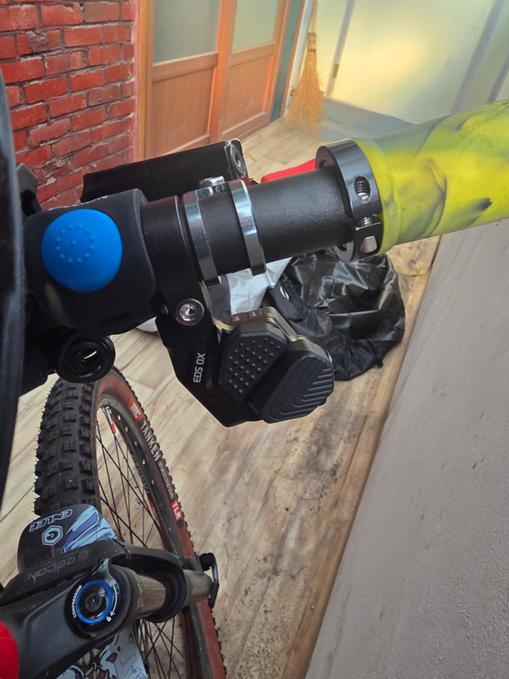 트위터 EM 10 풀 카본 전기 자전거 이미지