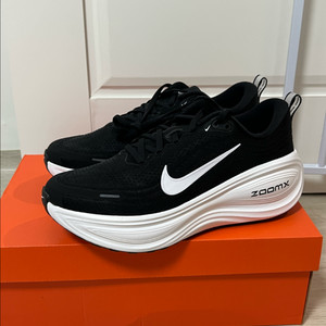 나이키 보메로 플러스 265 이미지