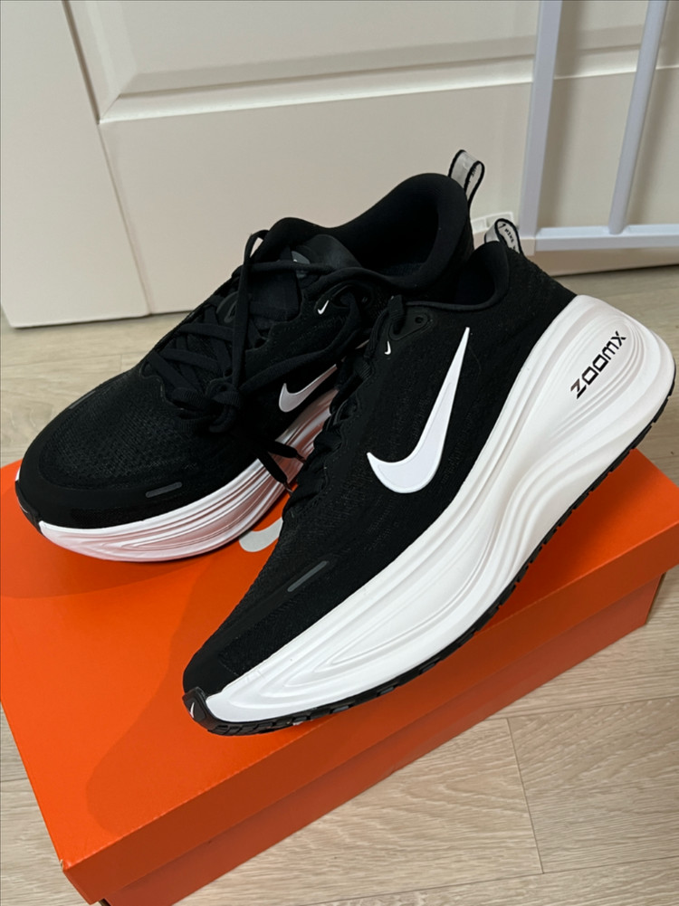 나이키 보메로 플러스 265 이미지