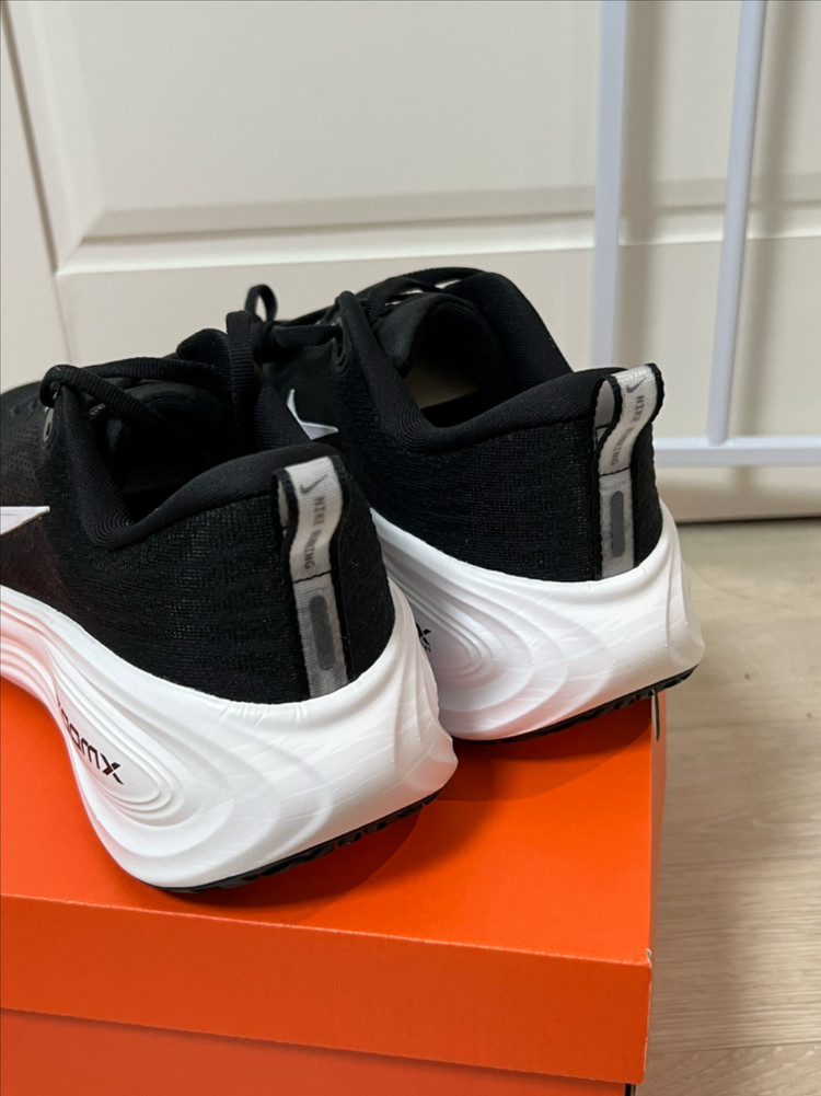 나이키 보메로 플러스 265 이미지