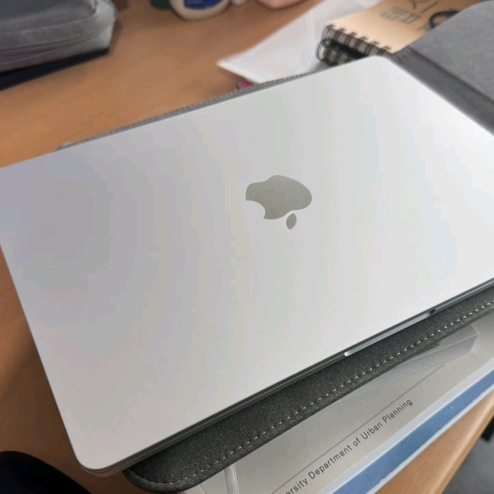 맥북에어 M4 13인치 실버 풀박스 판매 (램16GB / 배터리사이클 2 / 새제품급) 이미지