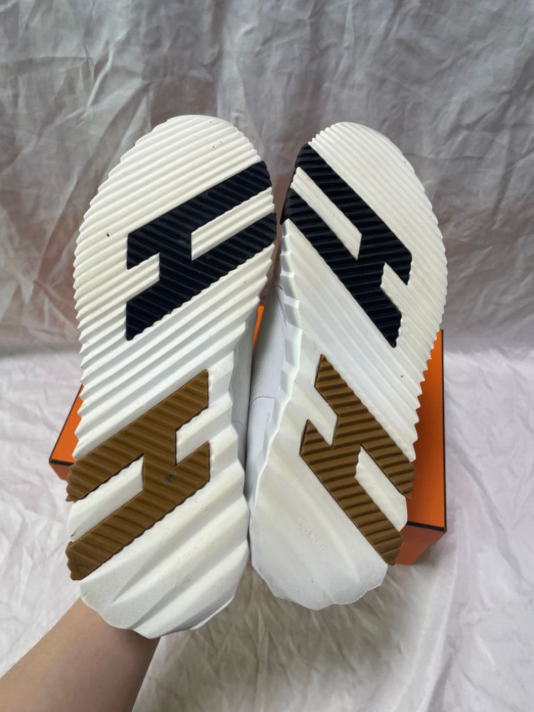 [43] 에르메스 카프스킨 스웨이드 바운싱 스니커즈 이미지