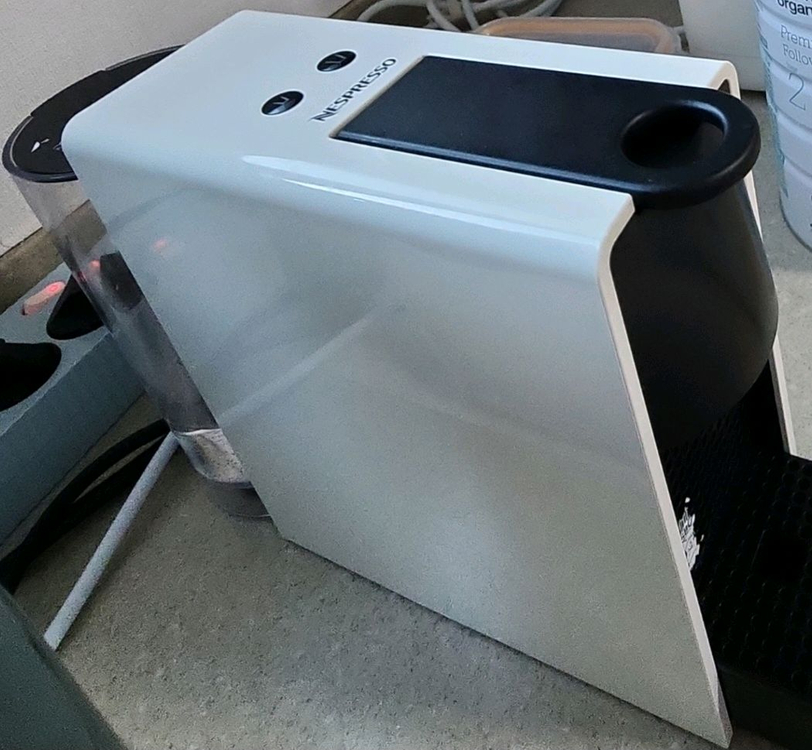 네스프레소 에센자 미니 C30_화이트 이미지