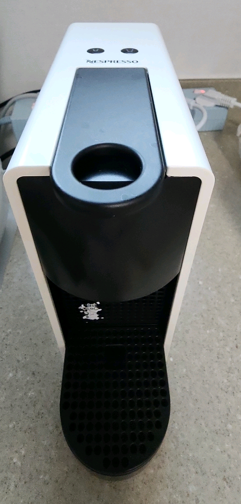 네스프레소 에센자 미니 C30_화이트 이미지