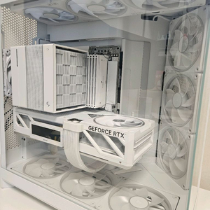 고사양 게이밍 컴퓨터 이미지