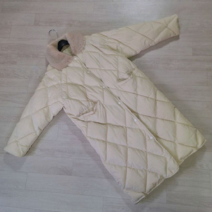 크림 아이보리 롱패딩 퍼 카라 퀄팅 이미지