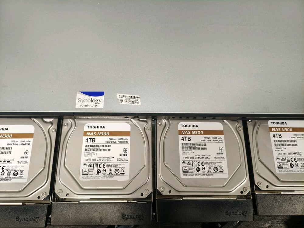 시놀로지 랙타입 나스 rs422+. 4tb hdd 4개 이미지