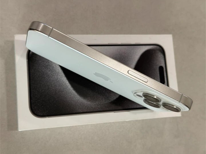 아이폰 15프로 256 화이트 배터리94 이미지