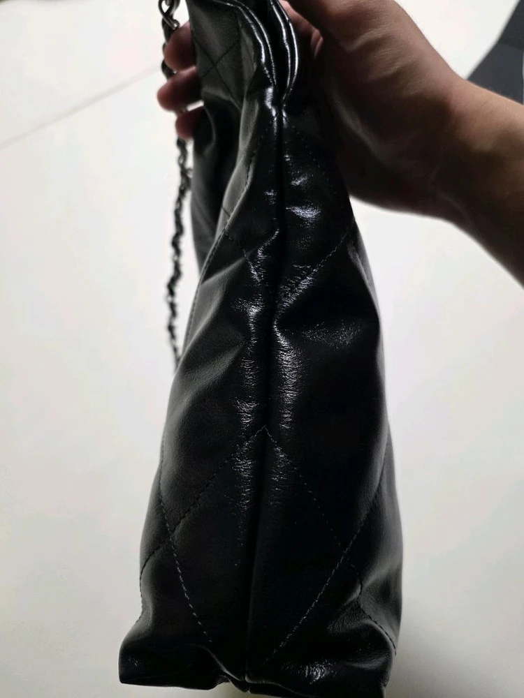 샤넬 22백 블랙 스몰 은장 팔아요 이미지