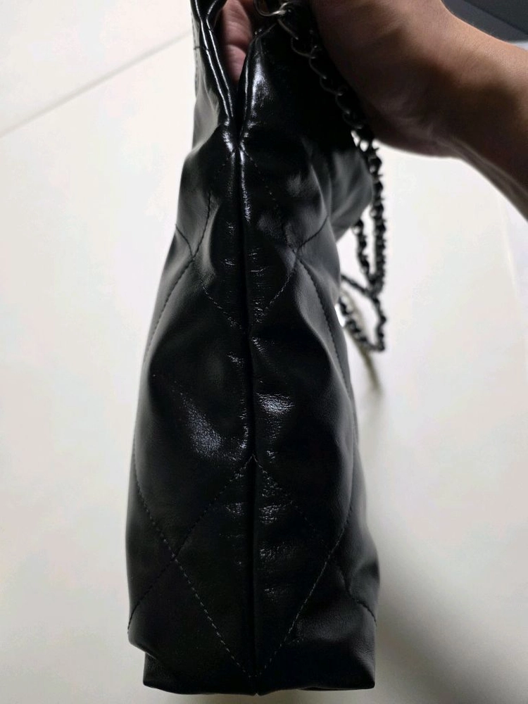 샤넬 22백 블랙 스몰 은장 팔아요 이미지