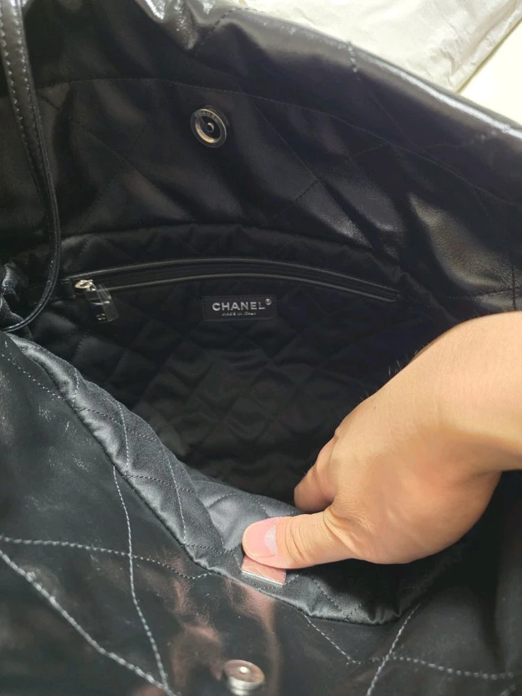 샤넬 22백 블랙 스몰 은장 팔아요 이미지