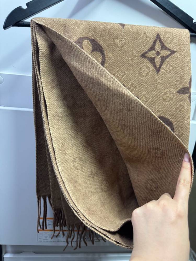 디올, 에르메스, 루이비통 머플러 이미지