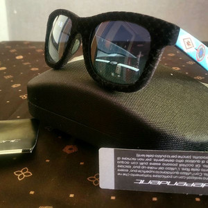 [미착용 새상품]* INDEPENDENT 블랙벨벳 선글라스* 이미지