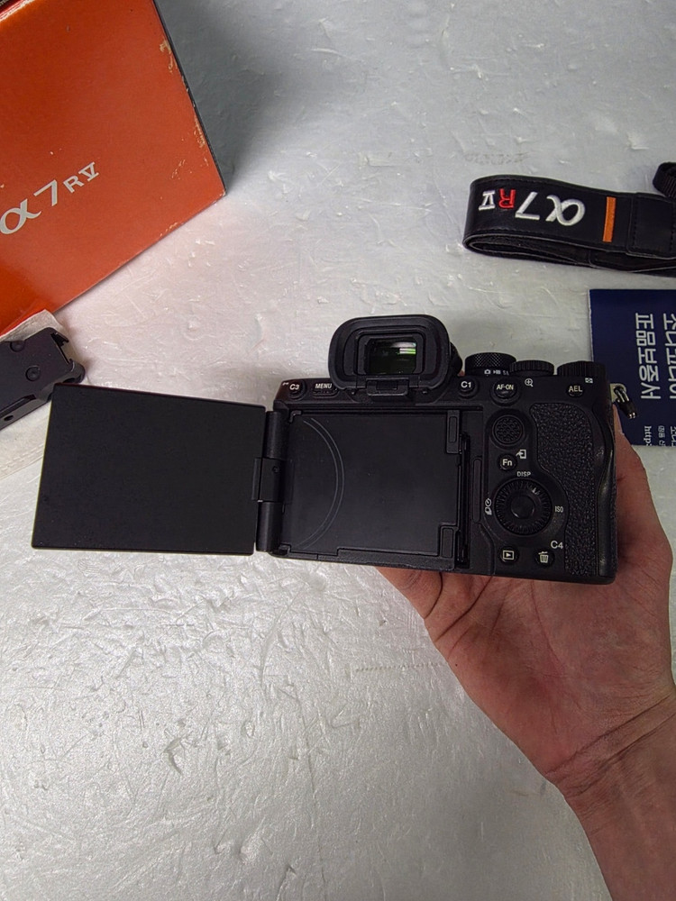 소니a7r5 바디판매합니다 1-2만컷대풀박스구성 소니캐논교환가능 이미지