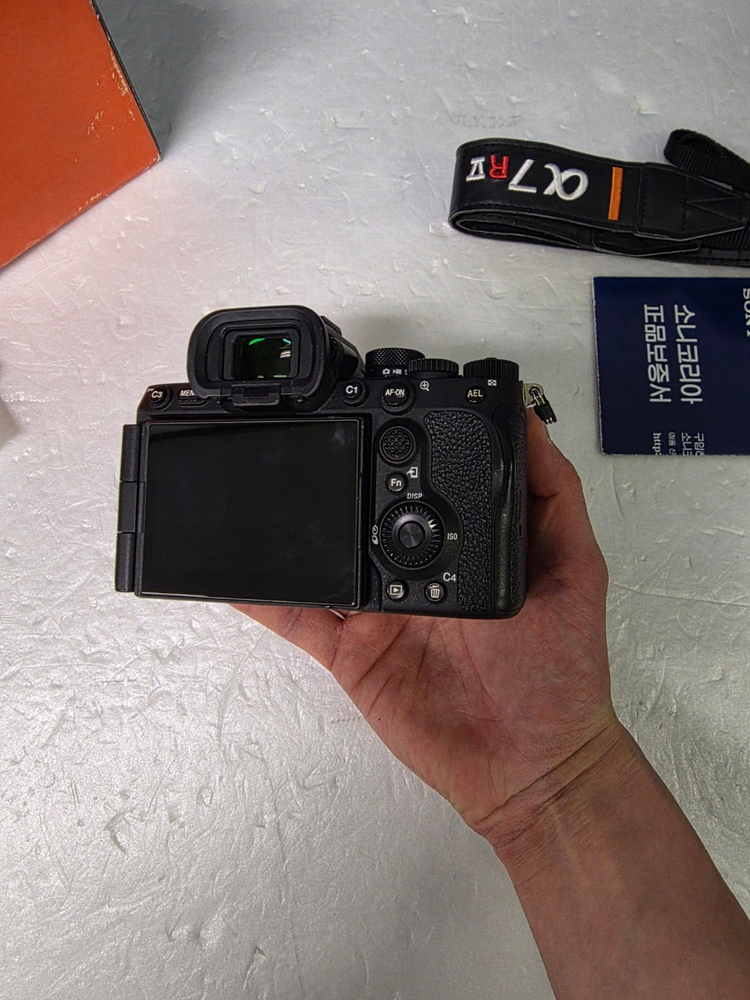 소니a7r5 바디판매합니다 1-2만컷대풀박스구성 소니캐논교환가능 이미지