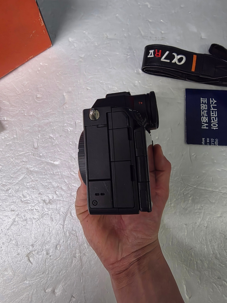 소니a7r5 바디판매합니다 1-2만컷대풀박스구성 소니캐논교환가능 이미지