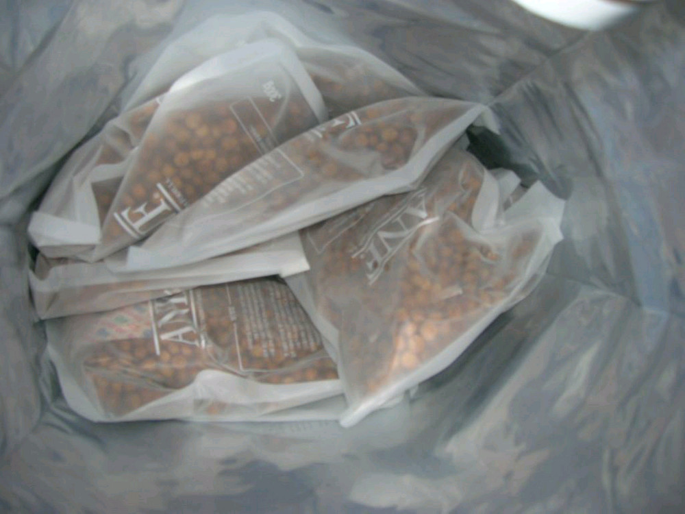 연어 사료, 배변 패드 10장, 스킨케어 샴푸 이미지