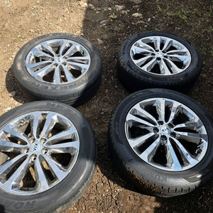 올뉴 카니발 19인치 순정 휠타이어 세트 이미지