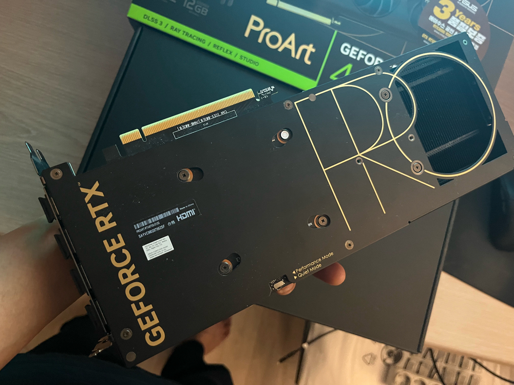 Asus RTX 4070 SUPER proart 그래픽카드 이미지