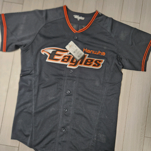 택 새상품) 한화 이글스 레플리카유니폼 사이즈85여러 중고사이트에도 같이 판매하고 있어서 삭제되면 팔린거에요~오염 이미지