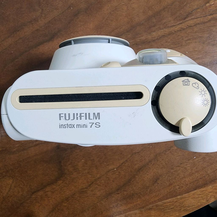 후지필름 인스탁스 미니 7S 헬로키티 폴라로이드 카메라 이미지