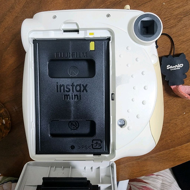 후지필름 인스탁스 미니 7S 헬로키티 폴라로이드 카메라 이미지