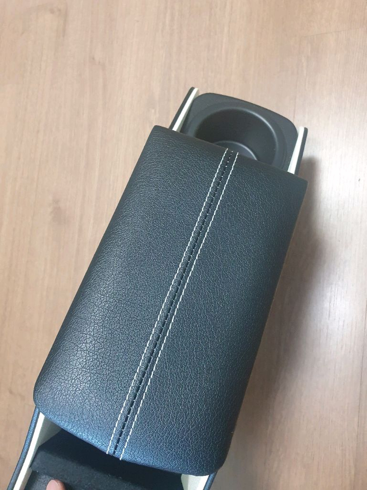 캐스퍼 가솔린 수작남 콘솔박스 블랙 판매합니다. 이미지