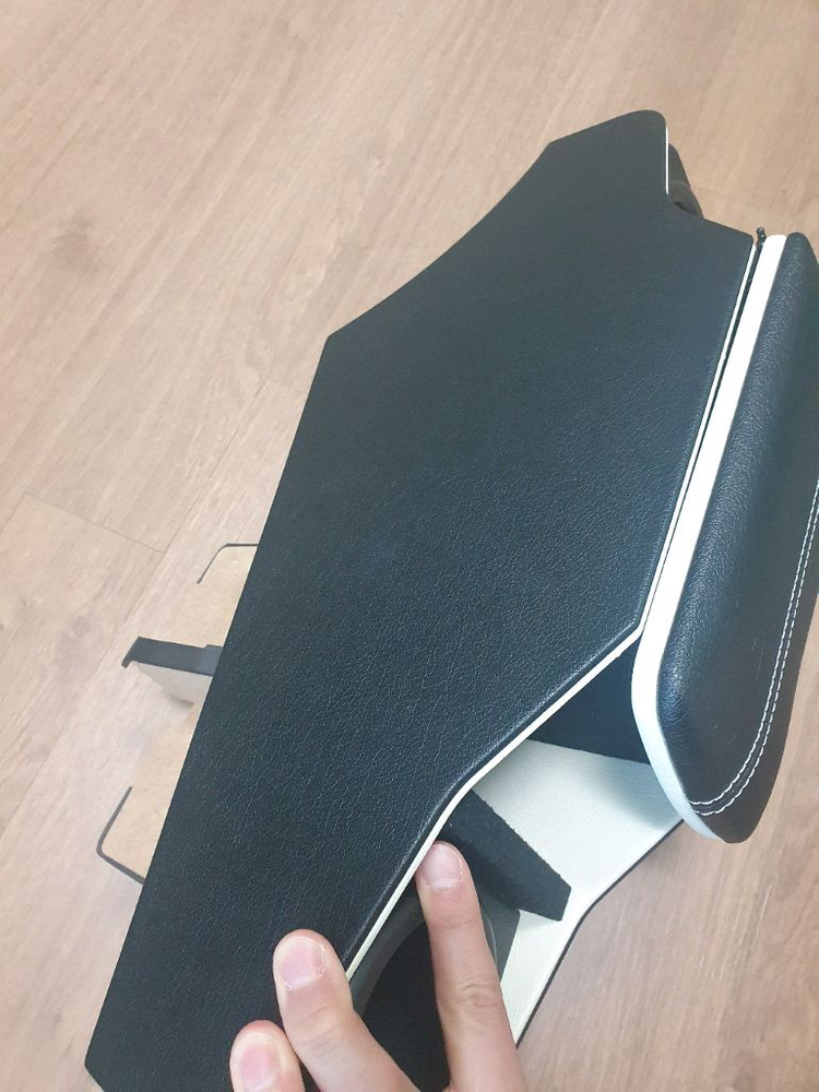 캐스퍼 가솔린 수작남 콘솔박스 블랙 판매합니다. 이미지