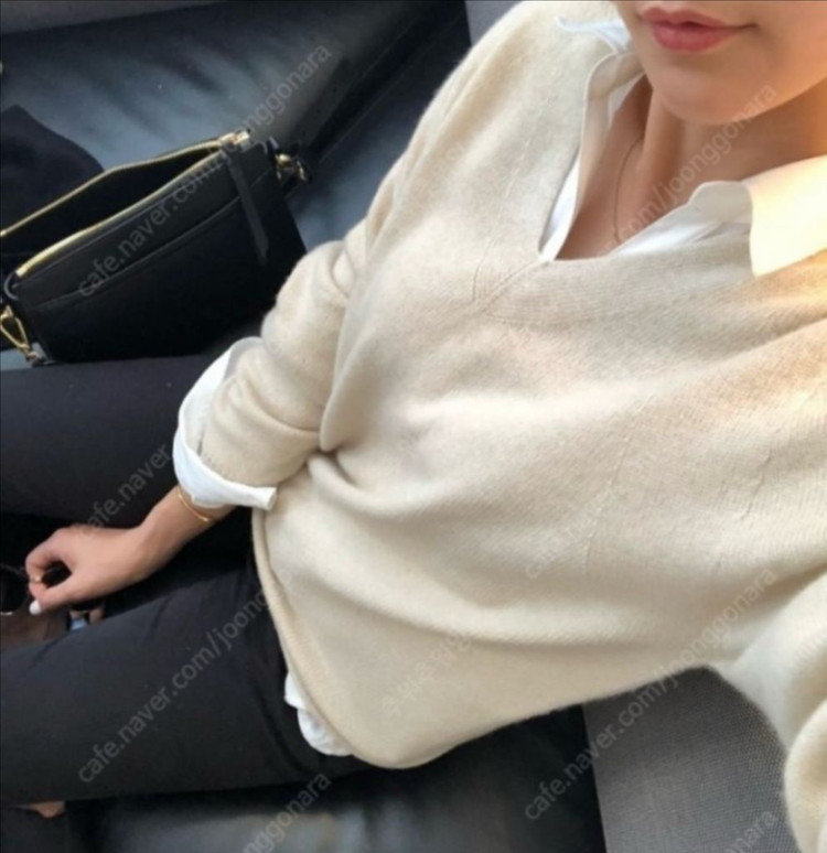 유메르 홀가먼트 캐시미어 니트, 유메르 캐시미어 브이넥 니트 이미지