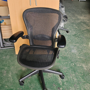 수입명품의자 허먼밀러 에어론b사이즈 이미지