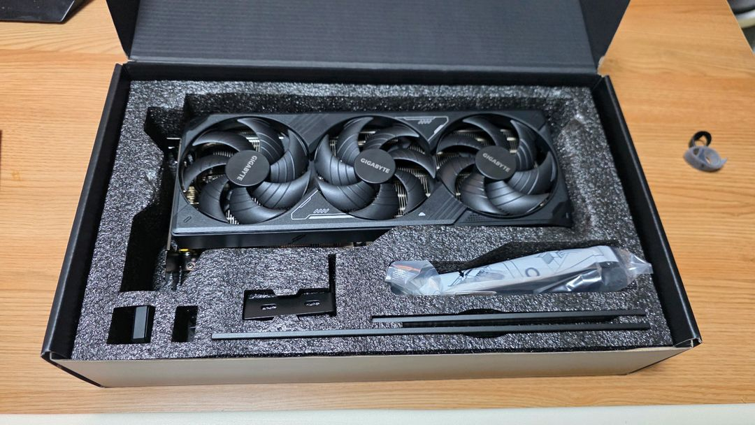 RTX 5070 Ti 그래픽카드 단순 개봉품 이미지