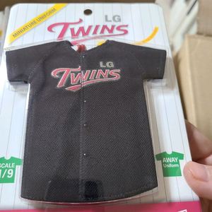 새상품 LG Twins LG 트윈스 미니 유니폼 (미니폼) 51번 봉중근 미개봉 키링 굿즈 야구 소장 선물 수집 이미지
