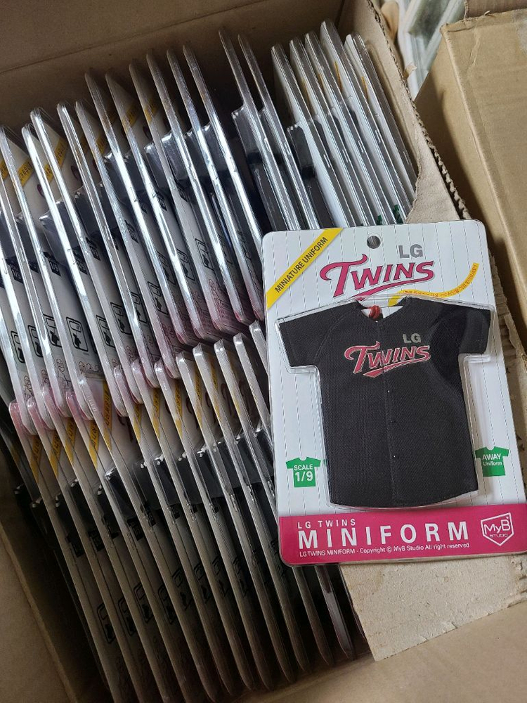 새상품 LG Twins LG 트윈스 미니 유니폼 (미니폼) 51번 봉중근 미개봉 키링 굿즈 야구 소장 선물 수집 이미지