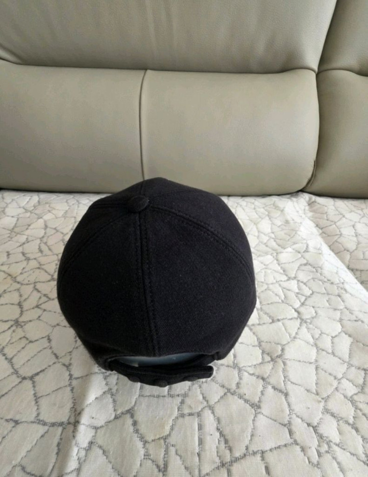 버버리 TB 로고 볼캡 블랙버버리 TB 블랙 볼캡 두번착용후 명품케어받았습니다 이미지